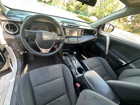 Used 2013 Toyota RAV4 XLE image 4