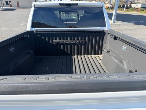 Used 2024 Toyota Tacoma TRD Off-Road image 18
