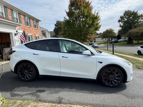 Used 2022 Tesla Model Y Performance image 6