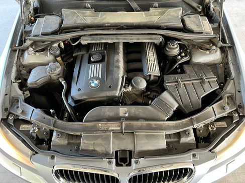 Used 2011 BMW 328i xDrive Sedan image 17