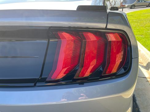 Used 2022 Ford Mustang Shelby GT500 w/ Carbon Fiber Track Pack RWD image 17