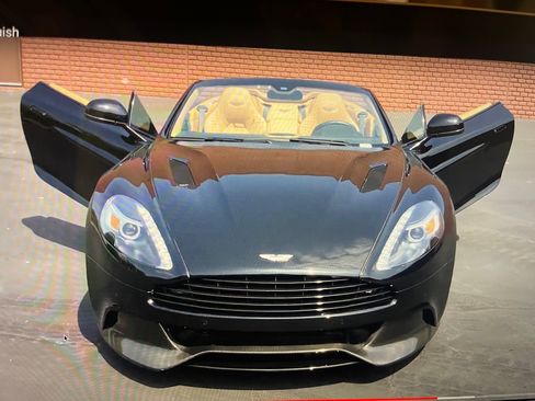 Used 2017 Aston Martin Vanquish Volante image 5