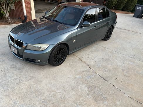 Used 2011 BMW 328i xDrive Sedan AWD/4WD image 2