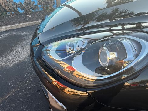 Used 2015 Porsche Cayenne S image 18