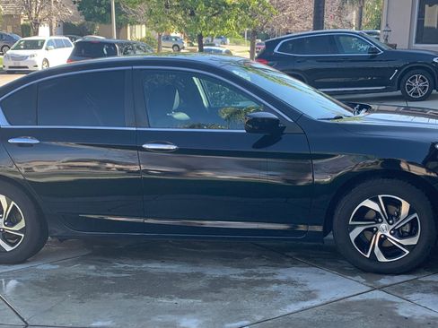 Used 2017 Honda Accord LX image 6
