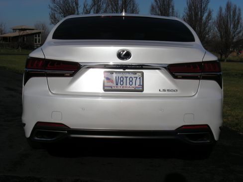 Used 2018 Lexus LS 500 500 Sedan 4D w/ Accessory Package (Z2) image 12