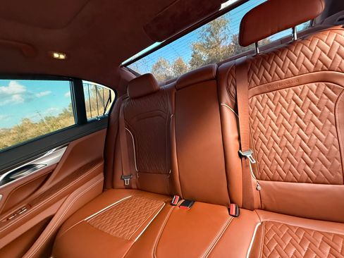 Used 2021 BMW 750i xDrive w/ Executive Package image 17