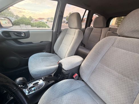 Used 2005 Hyundai Santa Fe GLS FWD image 2