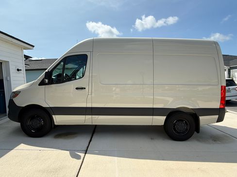 Used 2024 Mercedes-Benz Sprinter 2500 image 2