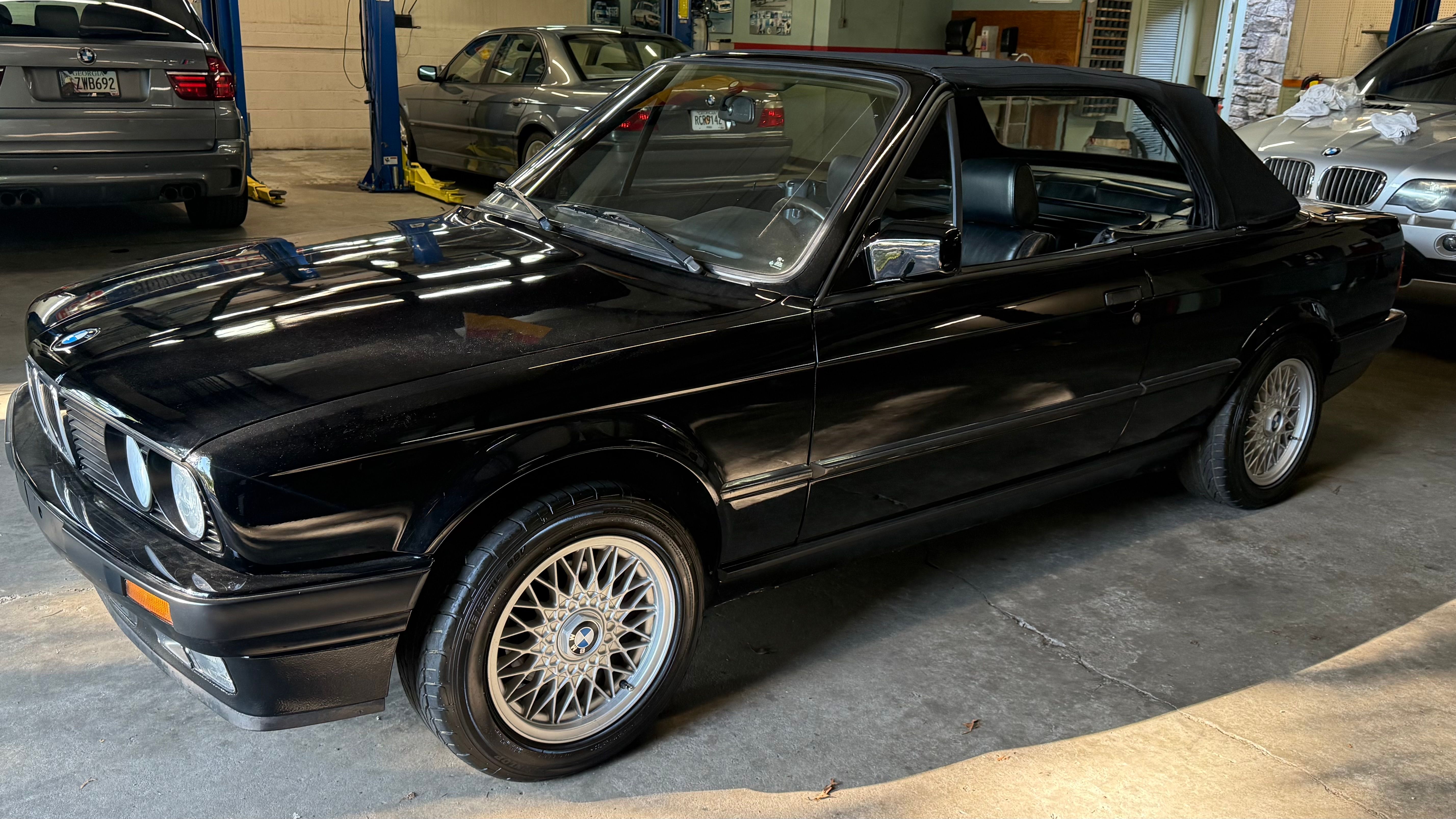 Used 1992 BMW 325i Convertible RWD image 11