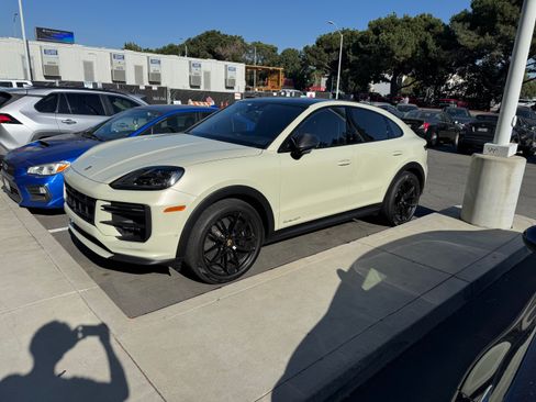 Used 2024 Porsche Cayenne Turbo GT image 19