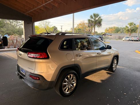 Used 2014 Jeep Cherokee Limited w/ Technology Group image 2
