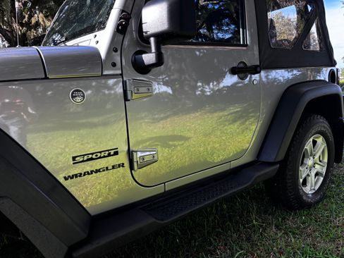 Used 2017 Jeep Wrangler Sport AWD/4WD image 2