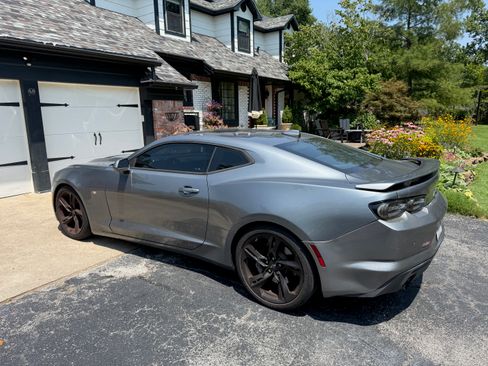 Used 2020 Chevrolet Camaro SS RWD image 6