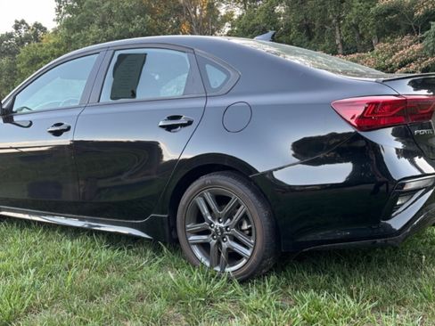 Used 2021 Kia Forte GT-Line w/ GT-Line Premium Package FWD image 5