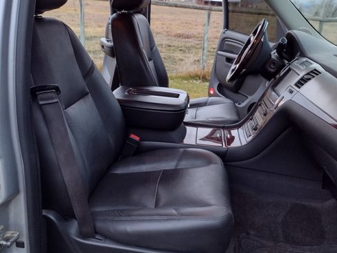 Used 2013 Cadillac Escalade ESV Premium image 21