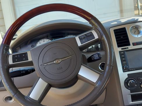 Used 2008 Chrysler 300 C w/ Protection Group II image 15