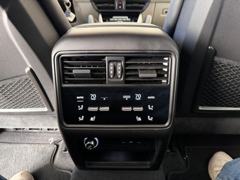 Used 2024 Porsche Cayenne S image 21