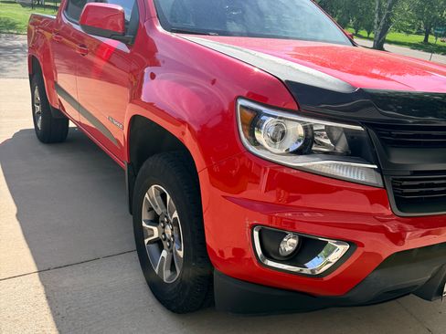 Used 2017 Chevrolet Colorado Z71 AWD/4WD image 2