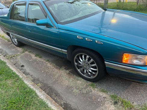 Used 1995 Cadillac De Ville Sedan FWD image 2