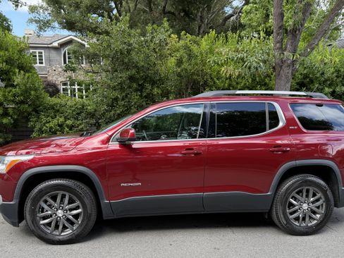 Used 2017 GMC Acadia SLT FWD image 2