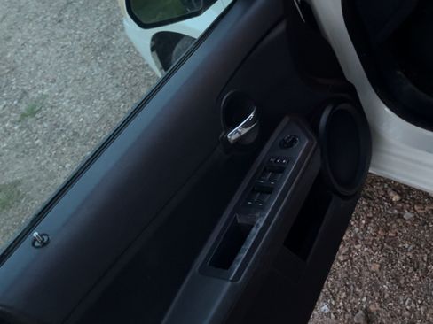 Used 2010 Dodge Avenger SXT FWD image 9