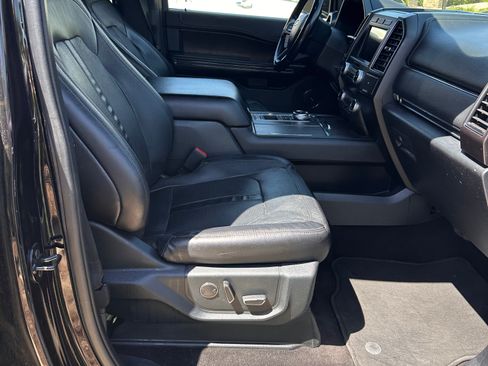 Used 2020 Ford Expedition Limited RWD image 28
