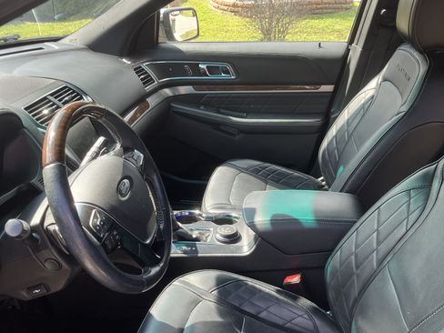 Used 2016 Ford Explorer Platinum image 14