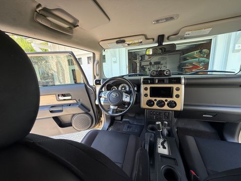 Used 2014 Toyota FJ Cruiser 4WD w/ Upgrade Package image 13