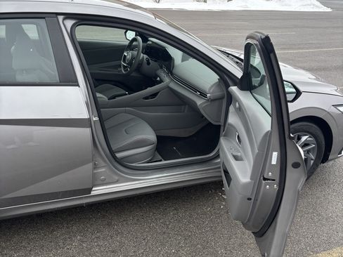 Used 2024 Hyundai Elantra SEL image 13