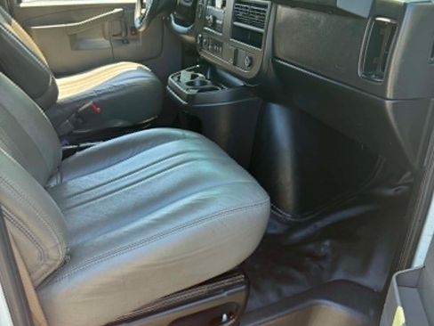 Used 2019 Chevrolet Express 2500 Extended RWD image 9