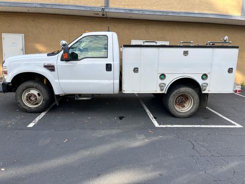 Used 2010 Ford F350 4x4 Regular Cab DRW Super Duty image 10
