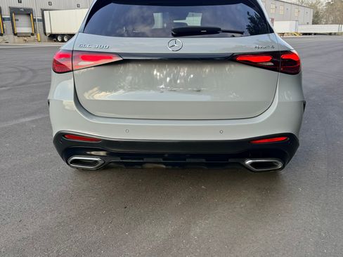 Used 2025 Mercedes-Benz GLC 300 4MATIC image 2