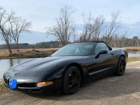 Used 2004 Chevrolet Corvette Convertible w/ Preferred Equipment Group image 9
