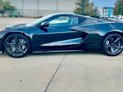 Used 2024 Chevrolet Corvette Z06 w/ Z07 Performance Package image 2