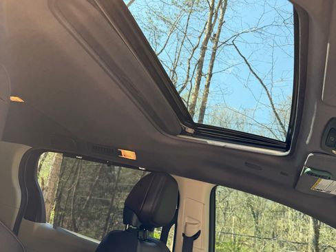 Used 2021 Toyota Sienna Platinum image 14