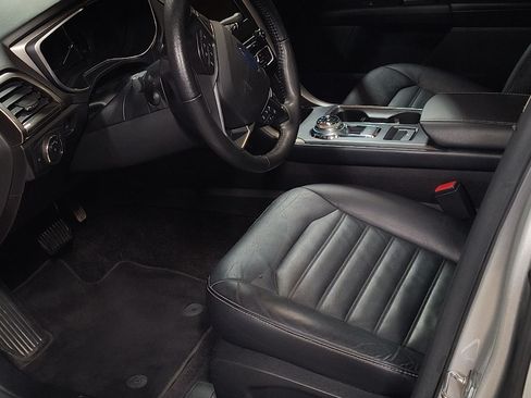 Used 2017 Ford Fusion SE w/ Fusion SE Technology Package image 11