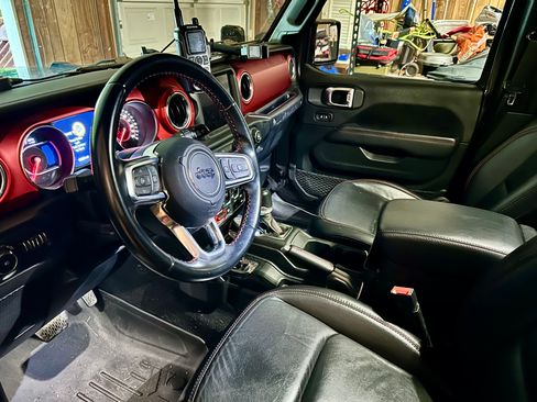 Used 2020 Jeep Wrangler Unlimited Rubicon AWD/4WD image 9