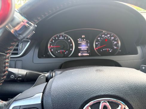 Used 2015 Toyota Camry SE FWD image 19