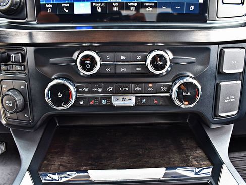 Used 2023 Ford F250 Lariat w/ Lariat Ultimate Package AWD/4WD image 31