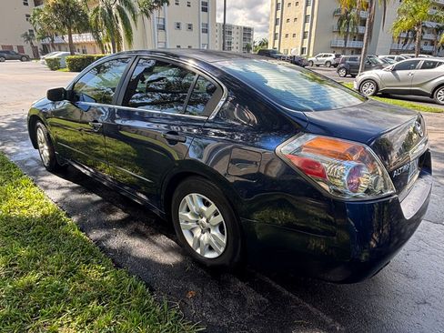 Used 2011 Nissan Altima 2.5 S image 2