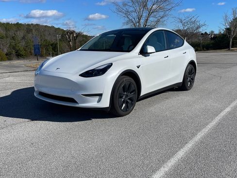 Used 2025 Tesla Model Y Long Range image 11