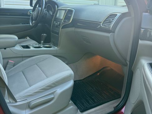 Used 2011 Jeep Grand Cherokee Laredo w/ Trailer Tow Group AWD/4WD image 9