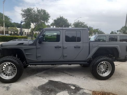 Used 2020 Jeep Gladiator Sport w/ Quick Order Package 24S image 2