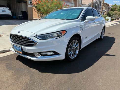 Used 2017 Ford Fusion Energi SE FWD image 1