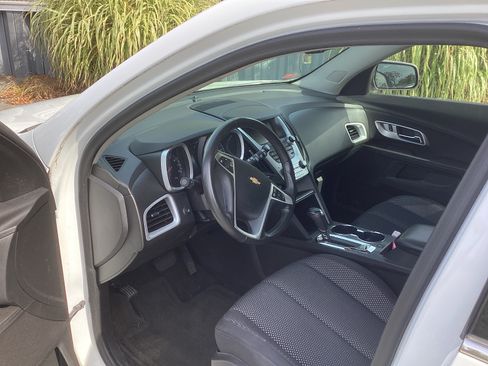 Used 2017 Chevrolet Equinox LT w/ Convenience Package image 9