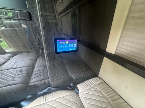 Used 2021 Mercedes-Benz Sprinter 2500 image 16