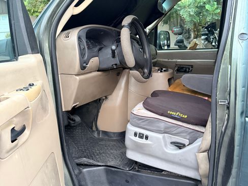 Used 2003 Ford E-150 and Econoline 150 RWD image 5
