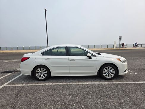 Used 2015 Subaru Legacy 2.5i Premium AWD/4WD image 2