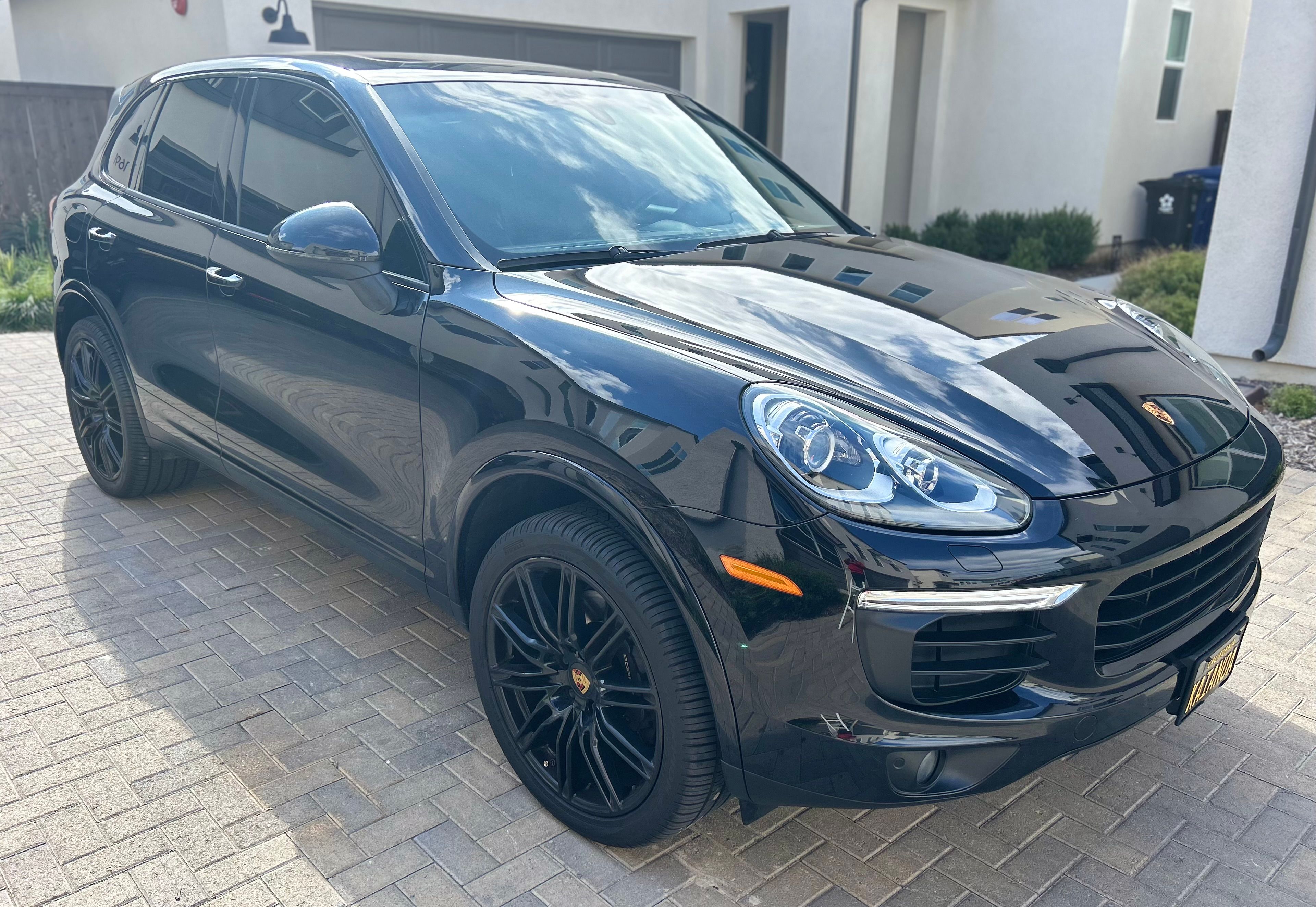 Used 2017 Porsche Cayenne Platinum Edition AWD/4WD image 1